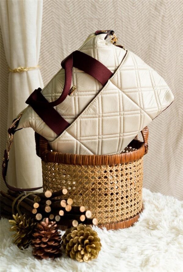 Bolso mediano contrastes piel de Noco